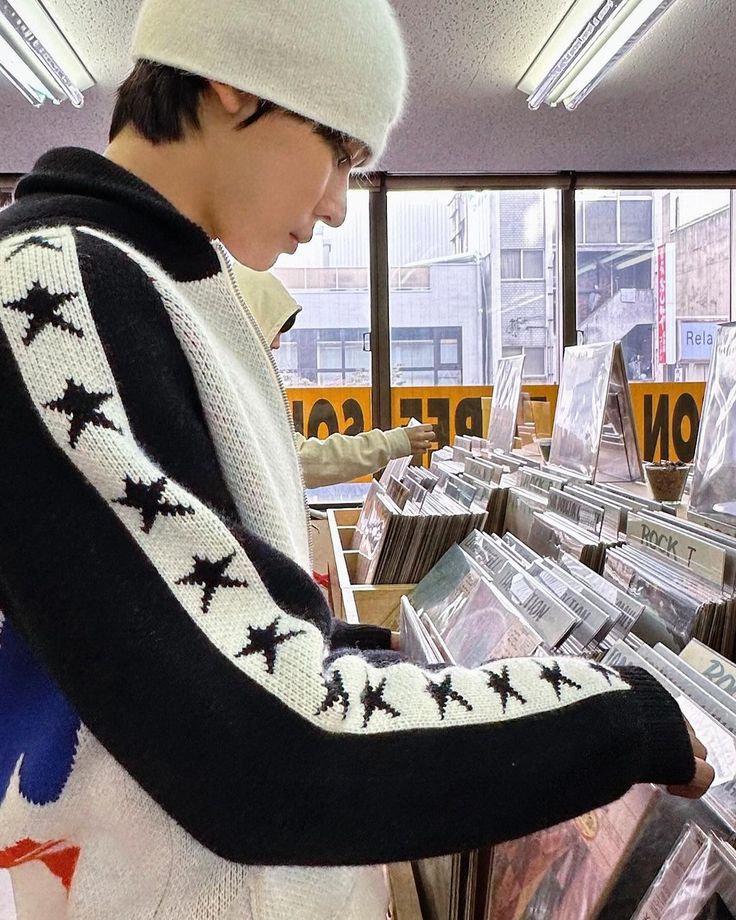 tenebraedoll's tweet photo. jedynie rano była piękna pogoda i na całe szczęście zdołałem wykorzystać ją na spacer[: później niestety złapał mnie deszcz, ale to była jedynie wymówka by się schować w moim ulubionym sklepie<3 https://t.co/b68B9gUPD4