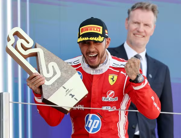 tvglobo's tweet photo. MAIS VITÓRIAS NA HISTÓRIA DA F1

106 -  LEWIS HAMILTON 🇬🇧 
91 -  Michael Schumacher 🇩🇪 
60 - Max Verstappen 🇳🇱
53 -  Sebastian Vettel 🇩🇪 
51 - Alain Prost 🇫🇷 
41 -  Ayrton Senna 🇧🇷 

📸 REUTERS/Nacho Doce

#F1naGlobo #GPdeBarcelona #Formula1 https://t.co/dcbuCmSDRt