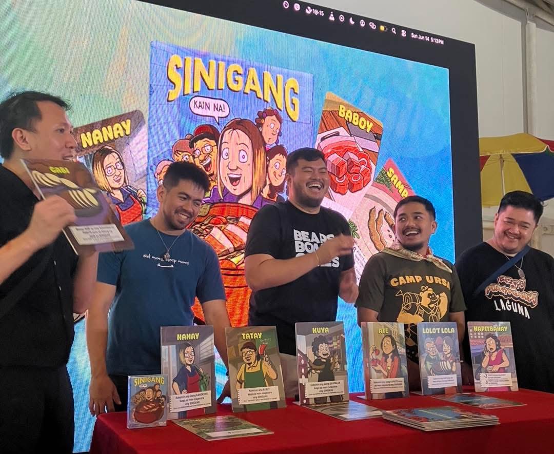 KomiketPH's tweet photo. creators proudly expressing themselves, allies in solidarity, and milestones celebrated—from coming out journeys to personal achievements.

The moments that touched us most were seeing parents celebrate Pride with their LGBTQ+ children and families surprising exhibitors...
2/🧵 https://t.co/OqjMPh8ZYx