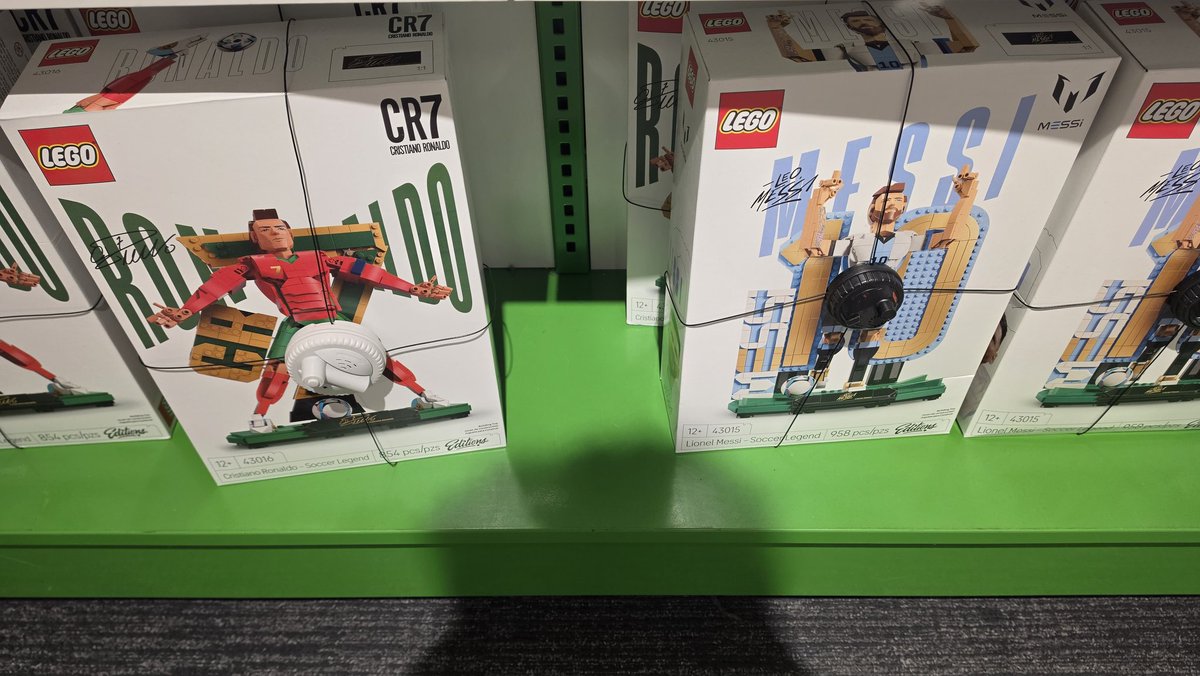 Capt_Fishpaste's tweet photo. Presume the Enzo Le Fee ones are sold out 😌 #SAFC https://t.co/wlP8rMZPCt