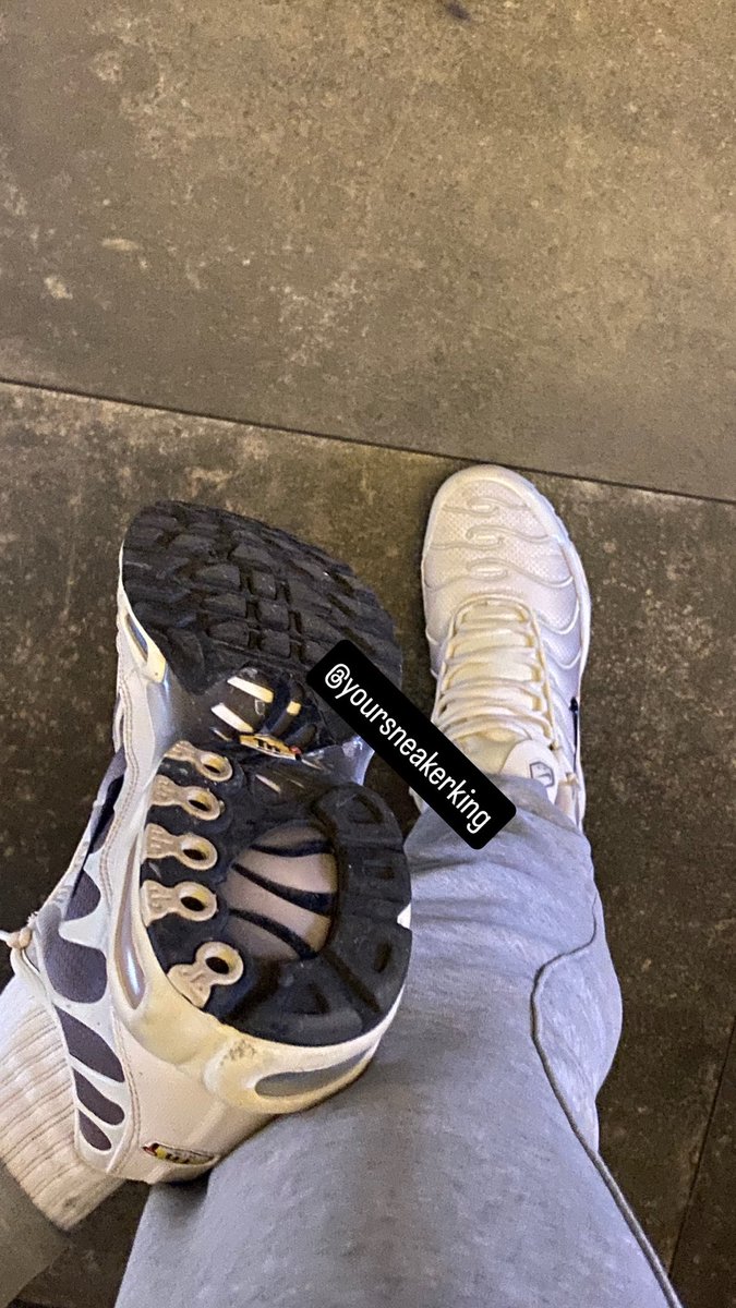 yoursneakerking's tweet photo. https://t.co/dLEWB3B77Q