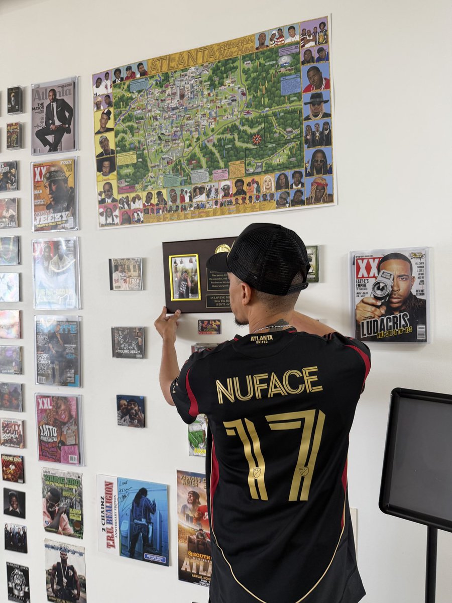 suggswriter's tweet photo. Big shout out to @Nuface for walking me through his physical media exhibit at the Atlanta Cultural Exchange at The CTR (formerly CNN Center). It’s #Atlanta hip-hop history IN PRINT!!!! https://t.co/2tJ0K8IxlJ