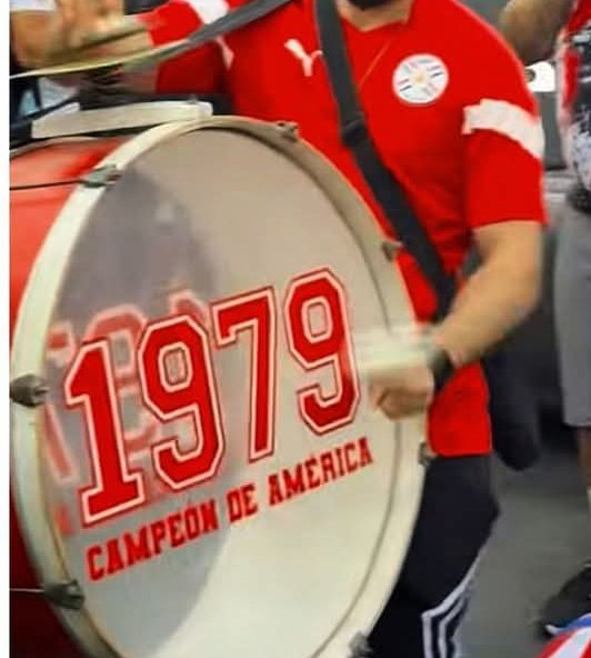 Altosnoticiasp1's tweet photo. #PARAGUAY
COMO SABER SI UN PERIODISTA ES TARIFADO

▪️" Si Cerro Porteño mete su barra a un partido con entrada de 3 dolares ESCANDALO. Si una barra va de regalo al mundial con entradas de 3.000 dolares, en vuelo charter, NADIE VIÓ NADA, NADIE DICE NADA" un politico de altos https://t.co/NUZzzSFVvK