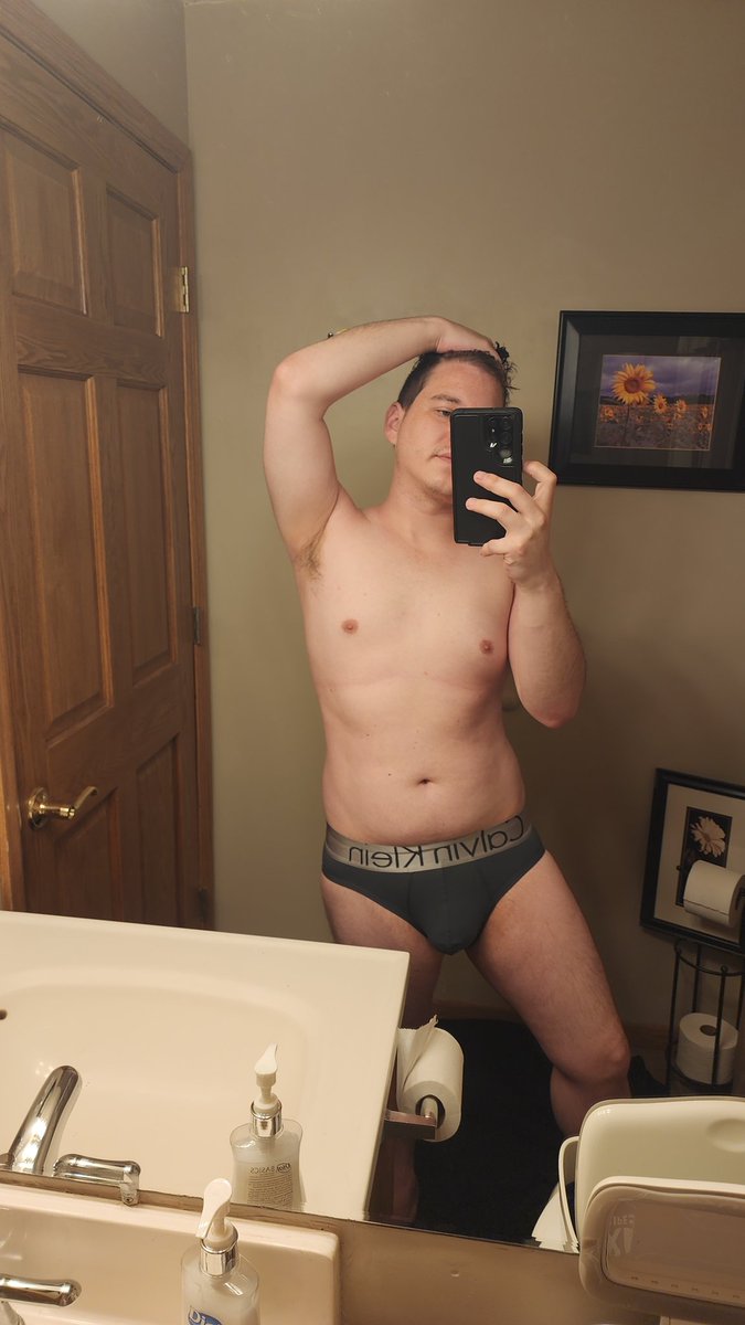 j_mn951's tweet photo. Its a Calvin Klein kinda day https://t.co/9d6QlM1uBf