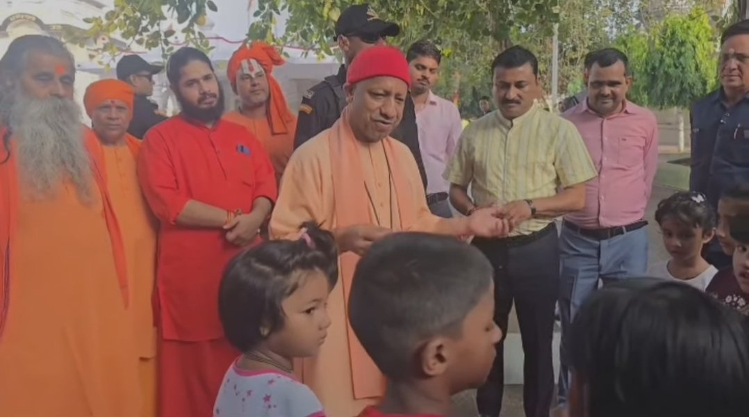 Rahi_BJP's tweet photo. आज प्रातः गोरखपुर में गुरु गोरक्षनाथ मंदिर में भगवान का दर्शन कर गोरक्षपीठाधीश्वर माननीय मुख्यमंत्री परम् पूज्य योगी श्री @myogiadityanath  जी महाराज के साथ मंदिर परिसर गौशाला का अवलोकन का सौभाग्य प्राप्त हुआ..
@GorakhnathMndr 
@myogioffice 
@mppchaudhary https://t.co/aaXpMVdfqU