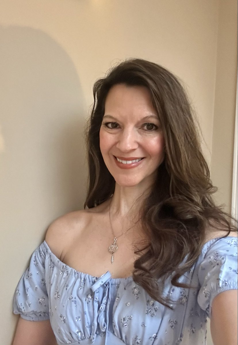 melanie_korach's tweet photo. I got this dream catcher necklace several years ago during a trip to Niagara Falls. Many believe that dream catchers serve as a symbol of protection. They trap bad dreams and negative energy &amp; let the good ones through. I wear it to help me feel grounded, positive, &amp; peaceful. 🫶🏻 https://t.co/L1VLnALFlE