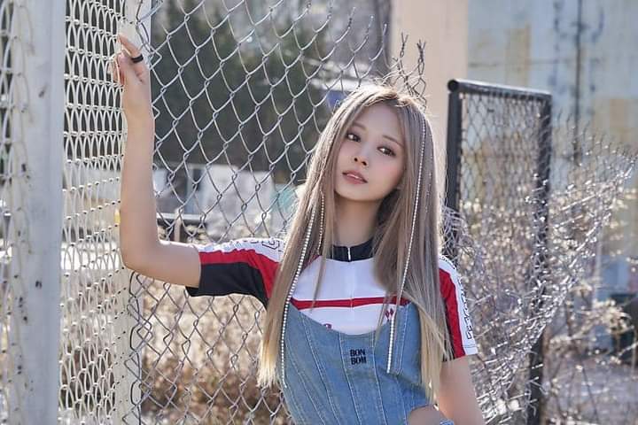JrchCrcr's tweet photo. Happy 27th birthday to the lead dancer, sub vocalist, visual, and maknae of TWICE, Chou Tzuyu
#HappyTZUYUday https://t.co/SaxDO14ULj