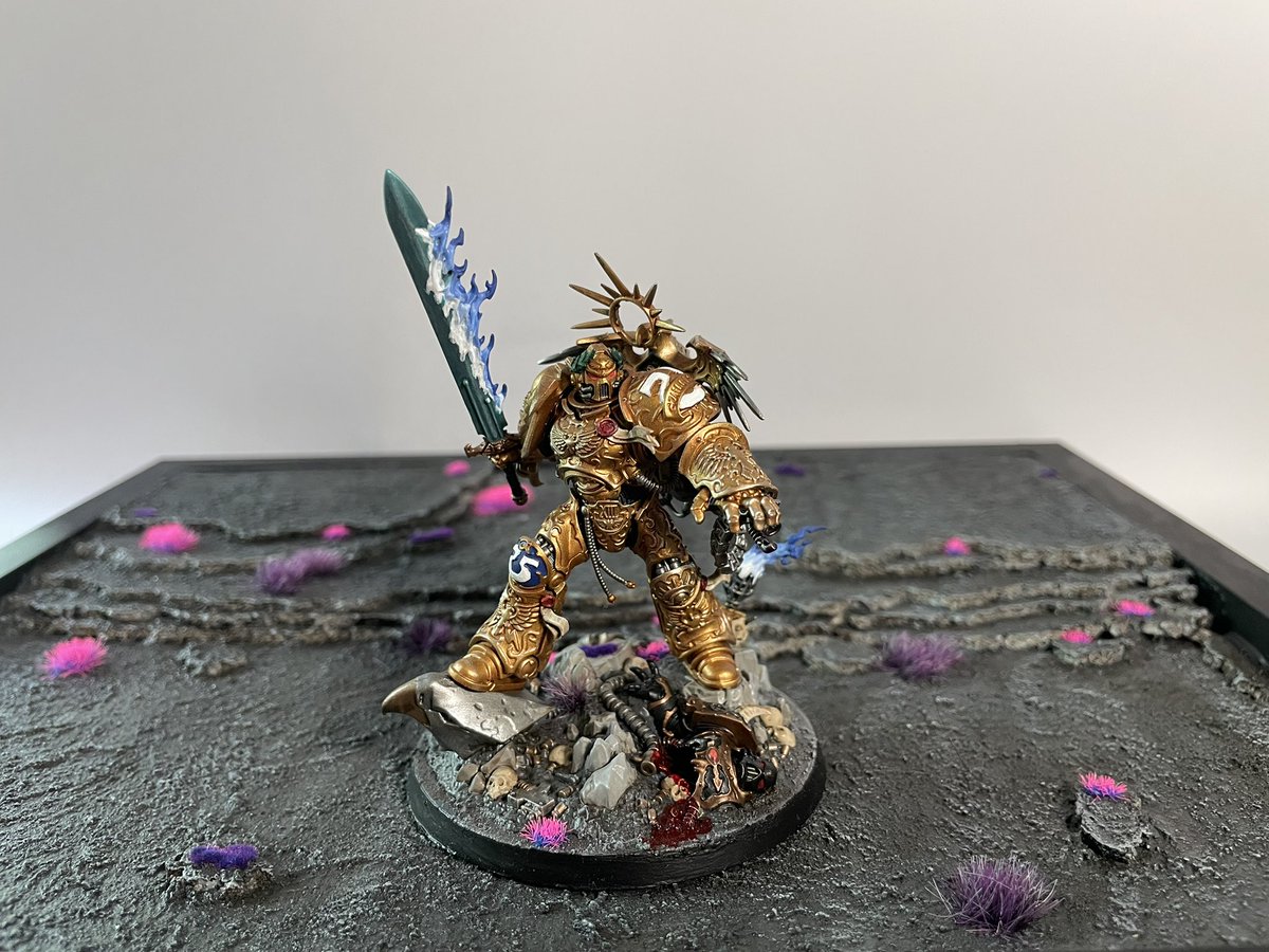 RossCowan7's tweet photo. Finished my all gold Robute Gulliman. Really happy with how he turned out. #WarhammerCommunity https://t.co/4Zis3RICzp