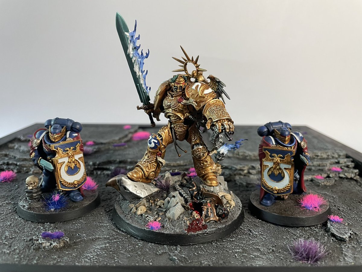 RossCowan7's tweet photo. Finished my all gold Robute Gulliman. Really happy with how he turned out. #WarhammerCommunity https://t.co/4Zis3RICzp