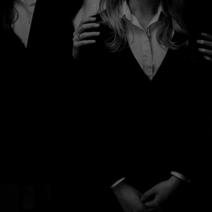 lauriecau's tweet photo. au sachston  |  vício inerente. 

Emily é uma renomada professora de graduação, conhecida por sua postura impecável, sua vida sempre esteve sob controle: tinha uma carreira sólida e um casamento aparentemente estável, até Andrea Sachs surgir em sua sala de aula. https://t.co/dhDftUc4MU