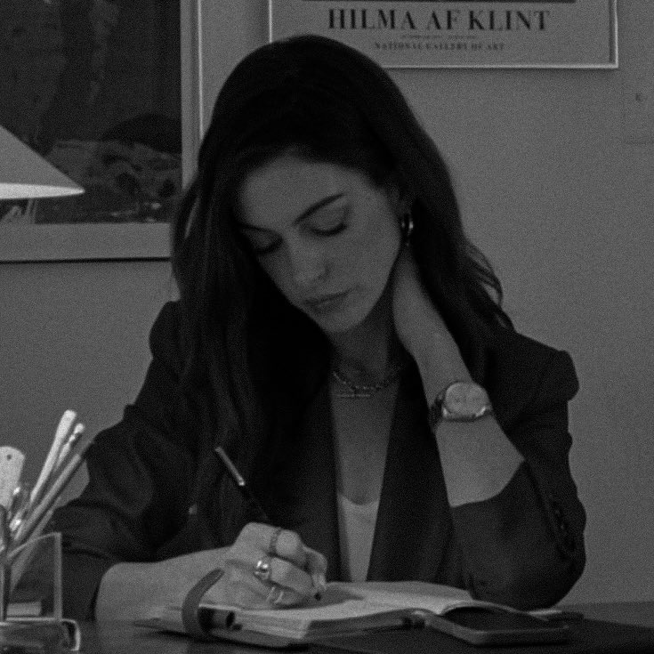 lauriecau's tweet photo. au sachston  |  vício inerente. 

Emily é uma renomada professora de graduação, conhecida por sua postura impecável, sua vida sempre esteve sob controle: tinha uma carreira sólida e um casamento aparentemente estável, até Andrea Sachs surgir em sua sala de aula. https://t.co/dhDftUc4MU
