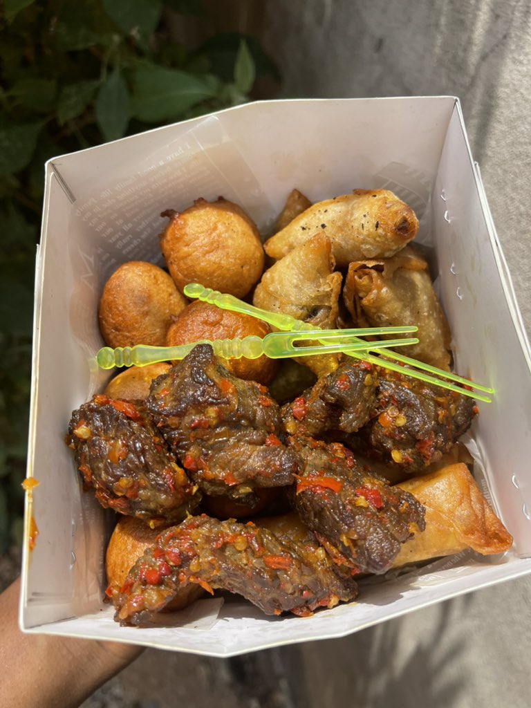 Creamyliciou_s's tweet photo. Treat yourself this Tuesday! 😍

Crispy, tasty small chops ready for pickup. Don't miss out!

📍 Benin City 

Send us a direct message or click on the link in our bio to place your orders ☺️ https://t.co/4hf1QGxTOL