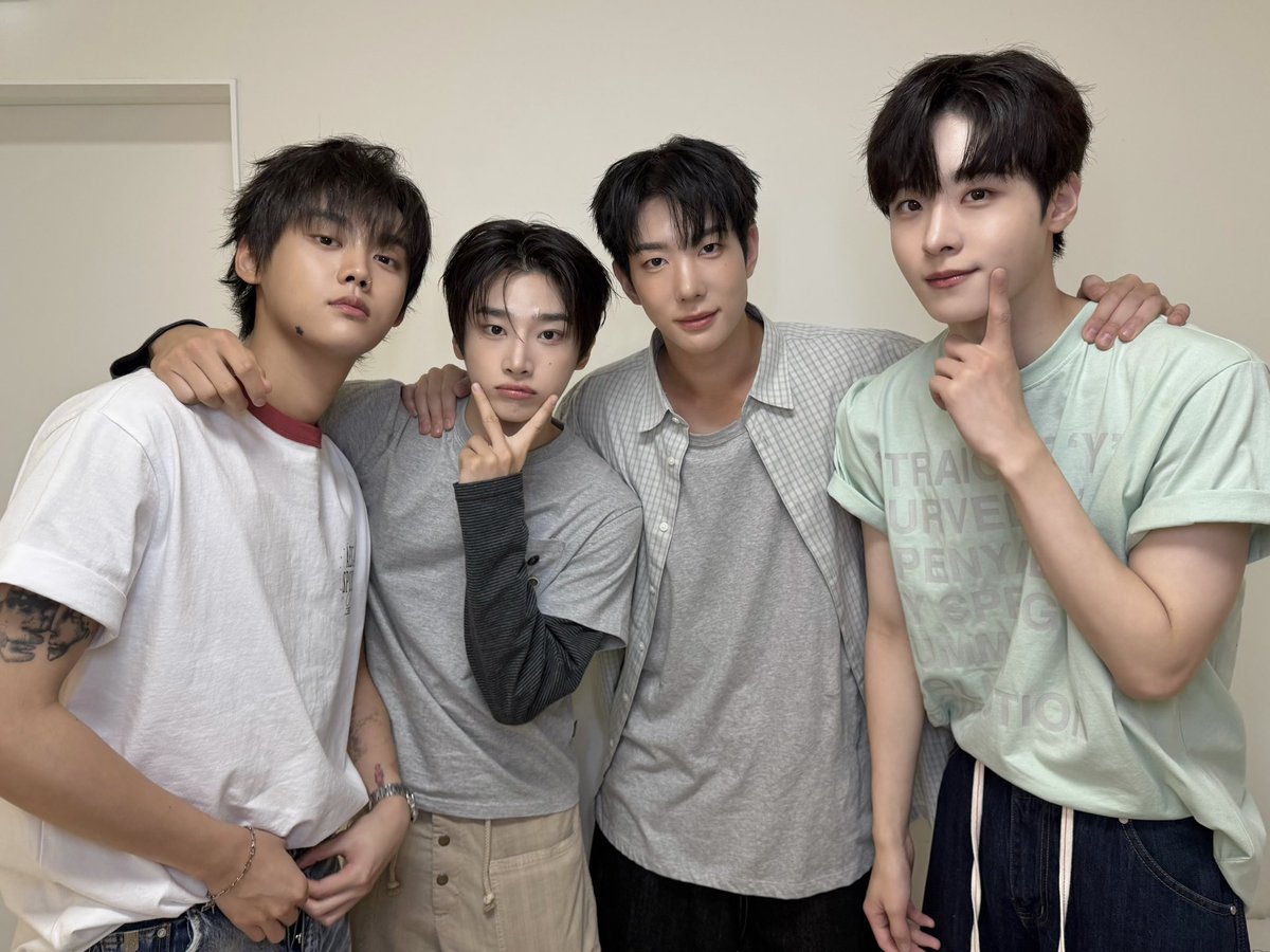 onepact_'s tweet photo. [💙_ #원팩트]

벌써 월요일이라니🥺
&amp;♥는 주말 어떻게 보냈어??
이번 주도 밥 잘 챙겨 먹고 화이팅하기🔥

#ONEPACT #원팩트 https://t.co/XChi7YB3Ts
