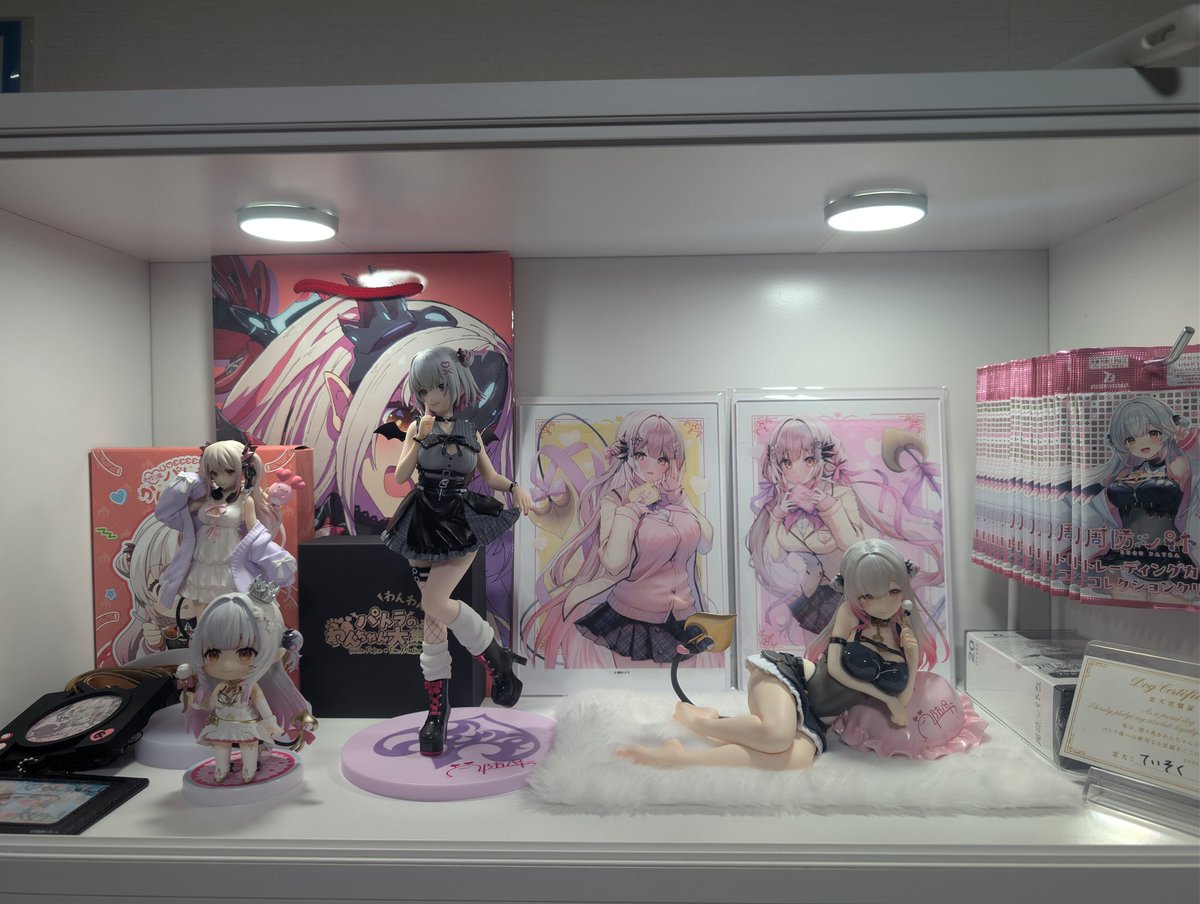 slow2423's tweet photo. ゲーミング服VERのフィギュアはこちらに寝そべっていただきました
#パトラと一緒 https://t.co/6mDHGkjUKG
