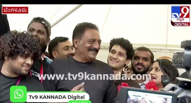 bharatvarsha03's tweet photo. ಹಿಂದೂಗಳ ದೇವಸ್ಥಾನದ ವಿರುದ್ಧದ ಷ್ಯಡ್ಯಂತ್ರದಲ್ಲಿ ಭಾಗಿಯಾಗಿ, ಯಾರದೂ ಭಯವಿಲ್ಲದೇ ಕರ್ನಾಟಕಕ್ಕೆ ಬಂದು ಪ್ರತಿಭಟನೆಯಲ್ಲಿ ಭಾಗಿಯಾಗಿರುವುದು, ಇವನು ಬಂದಿದಕ್ಕೆ ಇವನ ವಿರುದ್ಧ ಒಬ್ಬನೇ ಒಬ್ಬ ಹಿಂದೂ ಪ್ರತಿಭಟನೆ ಮಾಡದೇ ಇದ್ದಿದ್ದು ನಿಜಕ್ಕೂ ದುರ್ದೈವದ ಸಂಗತಿ! https://t.co/DMbuadtcKM