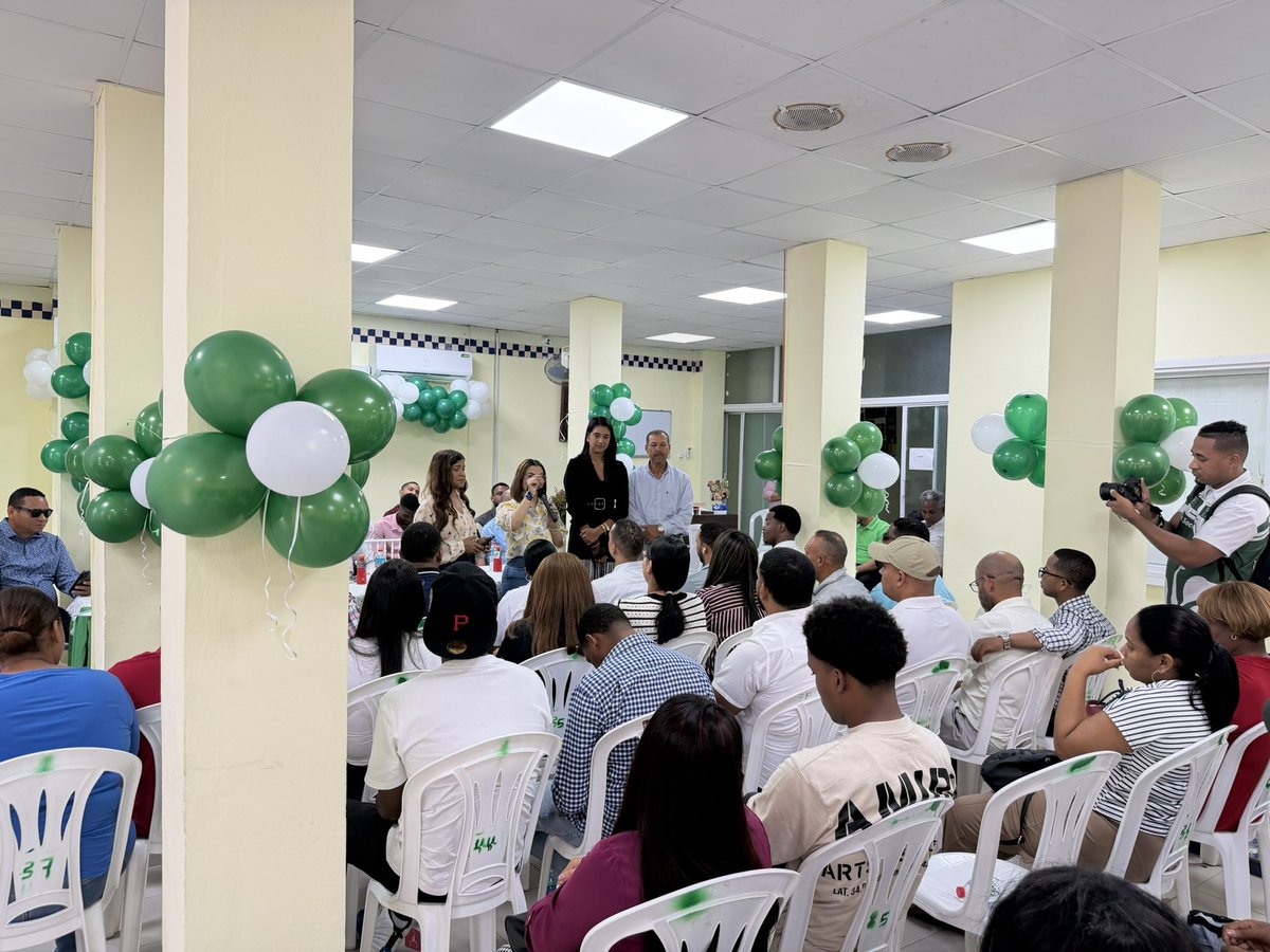 keylaReyna04's tweet photo. Cada día somos más fuertes junto a la @FPcomunica y el presidente @LeonelFernandez.

Abrazamos la causa del pueblo dominicano, trabajando unidos para ser más fuertes y construir un mejor país.

#SecretariaDeComunicacionesFP
#FuerzaDelPueblo
#DireccionDeRedesFP
#LeonelFernández https://t.co/q4ZBz94vuJ