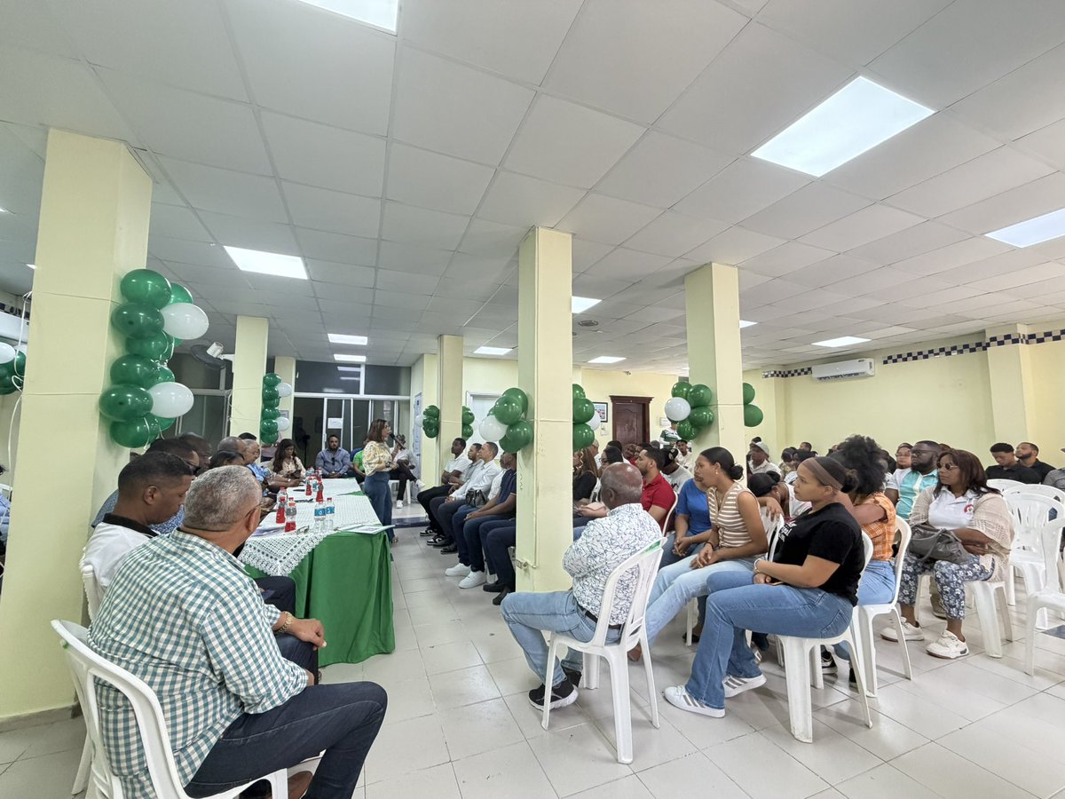 keylaReyna04's tweet photo. Cada día somos más fuertes junto a la @FPcomunica y el presidente @LeonelFernandez.

Abrazamos la causa del pueblo dominicano, trabajando unidos para ser más fuertes y construir un mejor país.

#SecretariaDeComunicacionesFP
#FuerzaDelPueblo
#DireccionDeRedesFP
#LeonelFernández https://t.co/q4ZBz94vuJ
