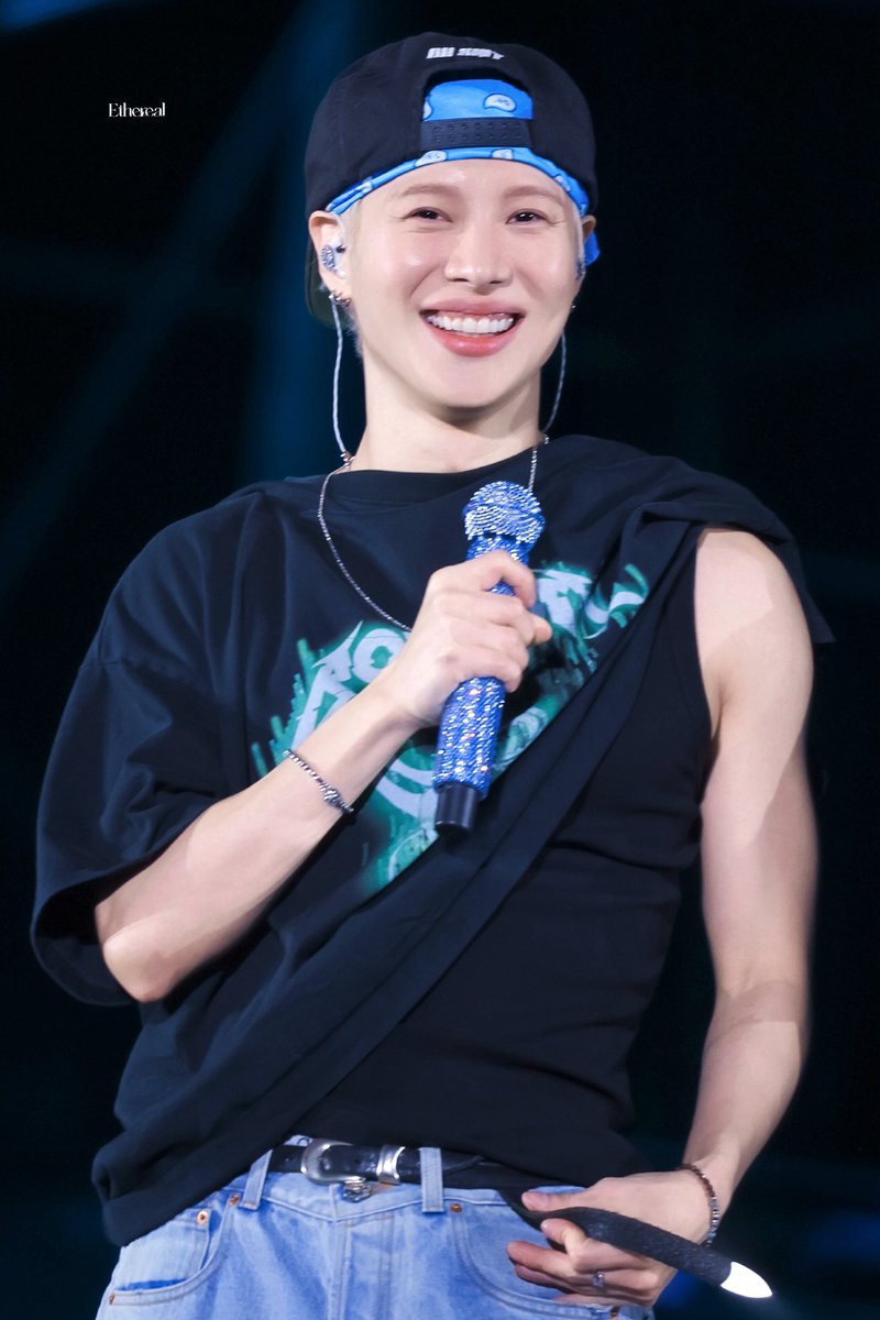 Ethereal_718's tweet photo. 260529 SHINee WORLD VIII 
[THE INVERT] 첫콘 사운드체크

애기야🥺🤲🏻

#태민 #TAEMIN #テミン #泰民 https://t.co/IdnJjj4sIH