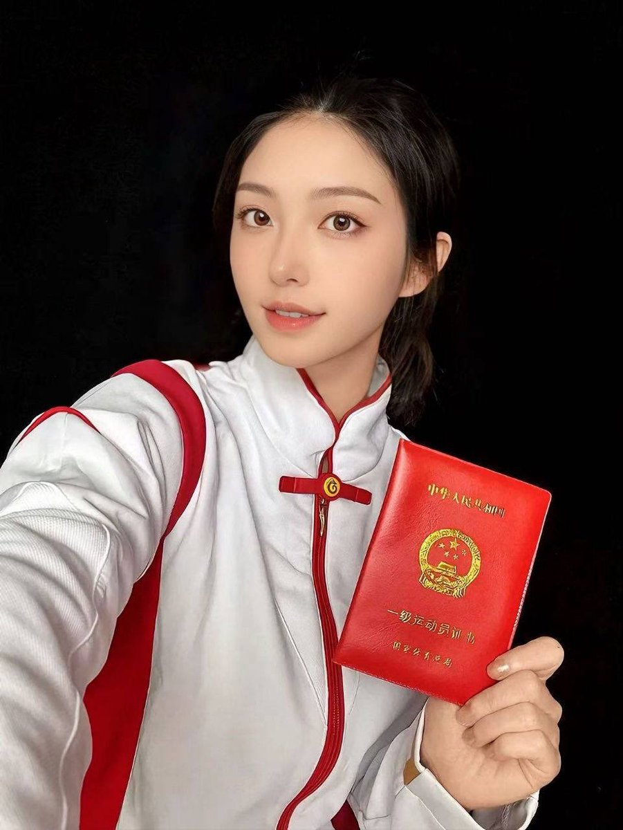 cos768's tweet photo. 肌肉��最好的铠甲汗水是最低调的勋章
运动是一种生活方式，身材只是顺带的礼物。真实 #运动员 可🪂
🐧：2533563126 
tg👗 https://t.co/zqUseCFJM7

✈️：https://t.co/t2R4FyQteA https://t.co/BIuqJBv0GF