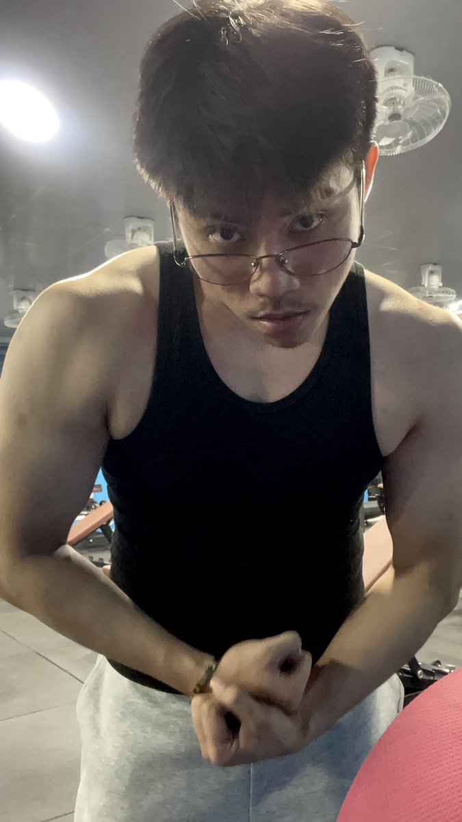 HeroGenaro's tweet photo. Midnight reps. https://t.co/r91MYGC8y7