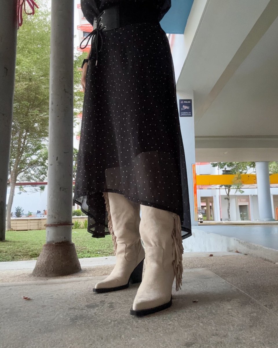 palmerdebra's tweet photo. Last Friday’s #OOTD 

#boots #boot #bootseason #iloveboots #bootlovers #bootlove #thesebootsaremadeforwalking #bootqueen #selfie #selfiequeen #fashionista #bootqueendebrasg https://t.co/6hEX1OoNUR