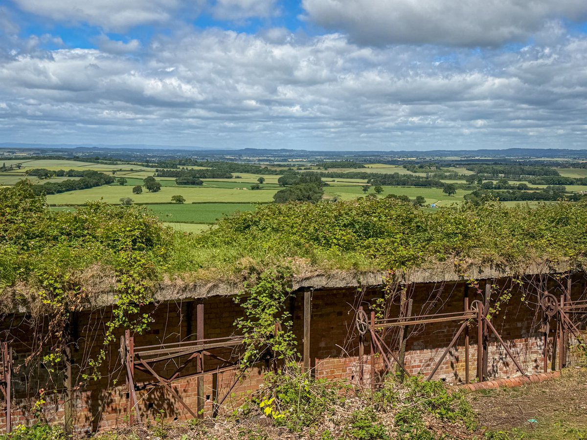 Claire__Bratley's tweet photo. A few shots from my trip up the #Wrekin yesterday, I think it looks calmer and warmer than it actually was.
Pretty clear views in all directions out over #Shropshire which I always appreciate. https://t.co/0WATYWO6sS
