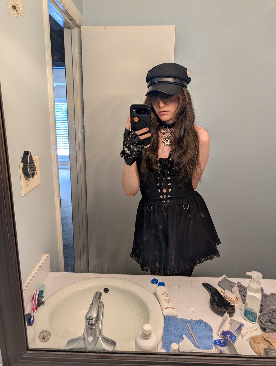 SpookyKindred's tweet photo. took a trip to my old fgc and saw my sister, my homie @MundoMTG got me an incredible gift! always support your locals because I adore my community and I miss it more than words can describe, but I'll be back soon hopefully!!! https://t.co/kJRf9reJty