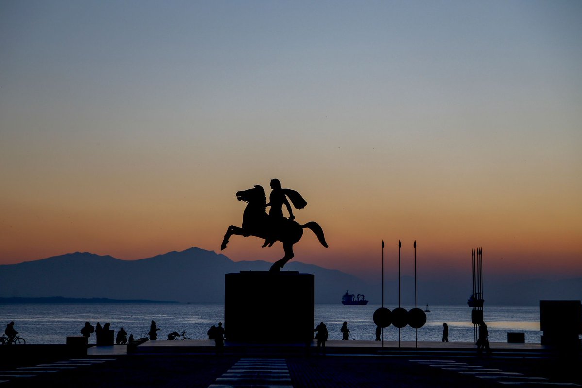 HellenicEchoes's tweet photo. Thessaloniki was founded by Greeks and literally means “Victory in Thessaly” in Greek.

It’s the capital of Macedonia and Alexander the Great looks towards the East from here… 
The direction he once went to start a war with Persia and to liberate occupied Greek Anatolian cities. https://t.co/wZ5cIzyhCj