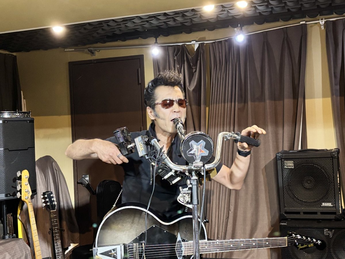 Table_band_info's tweet photo. 今日は綱島フライドポテト
膨張番長企画
【ロックンロールは乱調にある】
ご来場の皆様、共演の皆様、
フライドポテト🍟
ありがとうございました🙇
シンつなバーガー🍔も美味かったし、
楽しみました‼︎
その1

竹花英就
ガレージロック少年団
Lele de bea
FRANGIPANI
Table
膨張番長 https://t.co/HEqGsAorl0