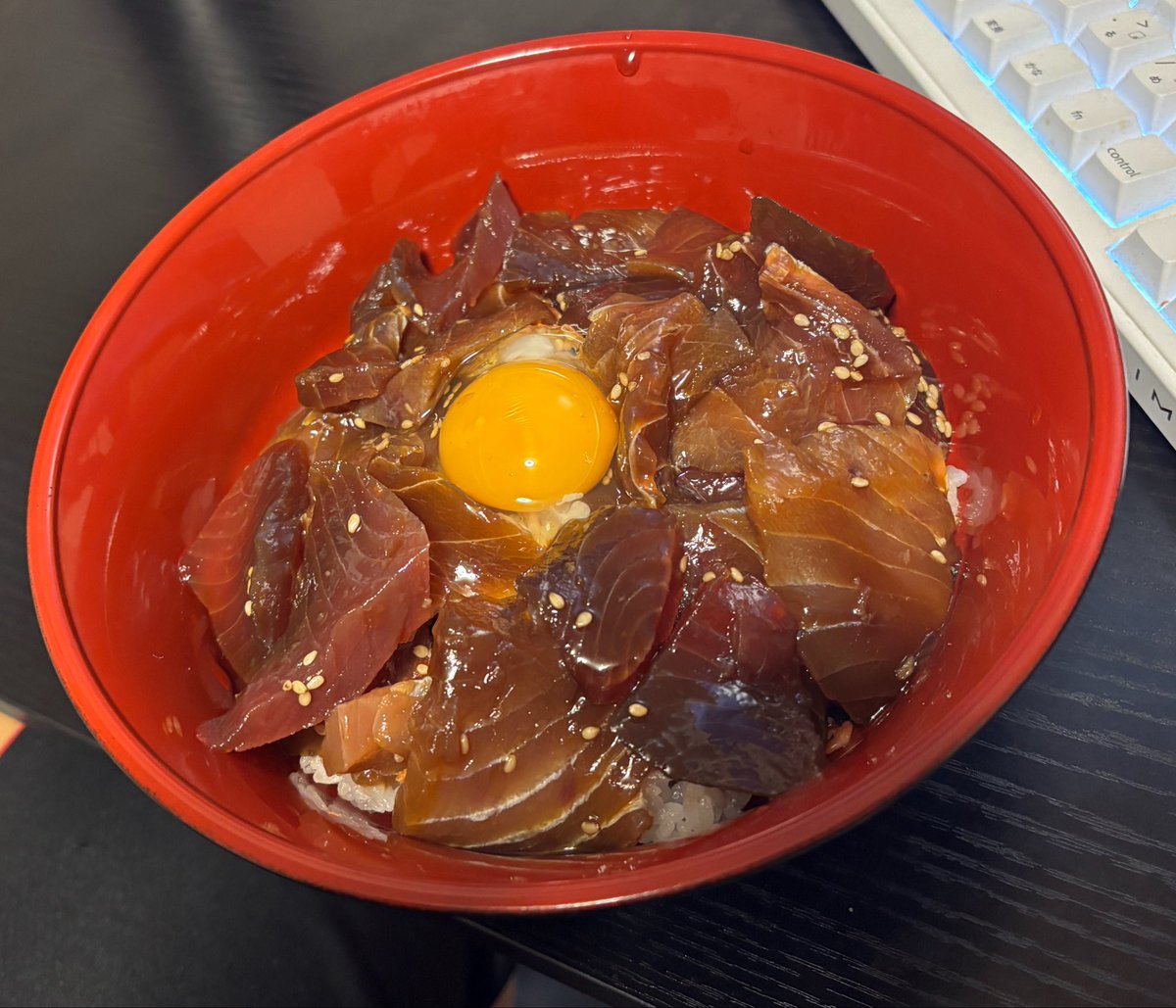 momo3_fps's tweet photo. やっぱり漬け丼よ。我ながらおいしかった https://t.co/O6TvqxY05v
