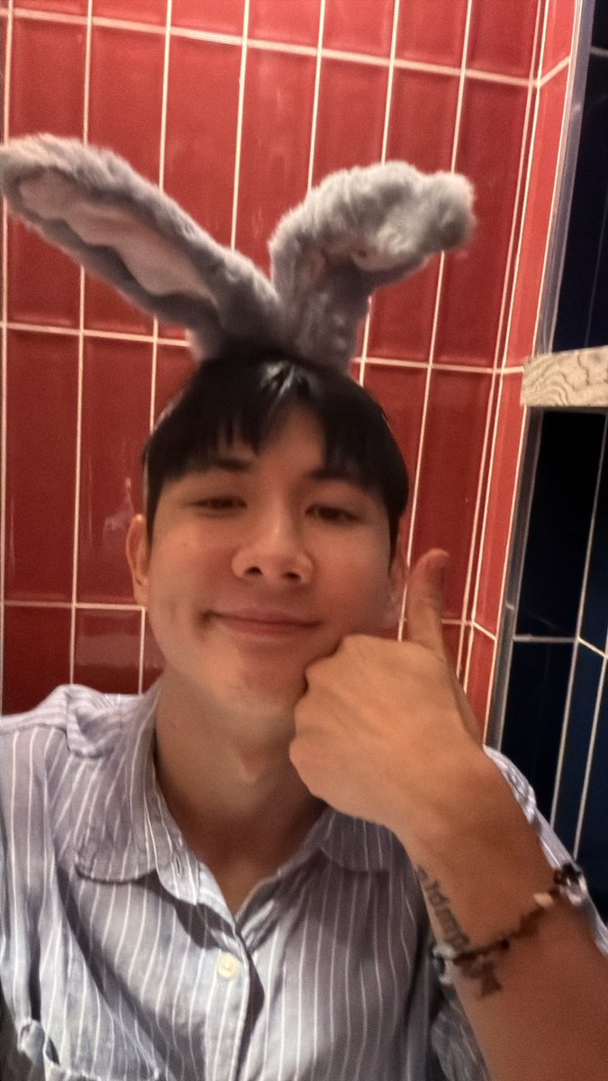 bonnadol's tweet photo. HAPPY BORTHDAY TO YOUUUUUU https://t.co/xt2VwtUZ5l