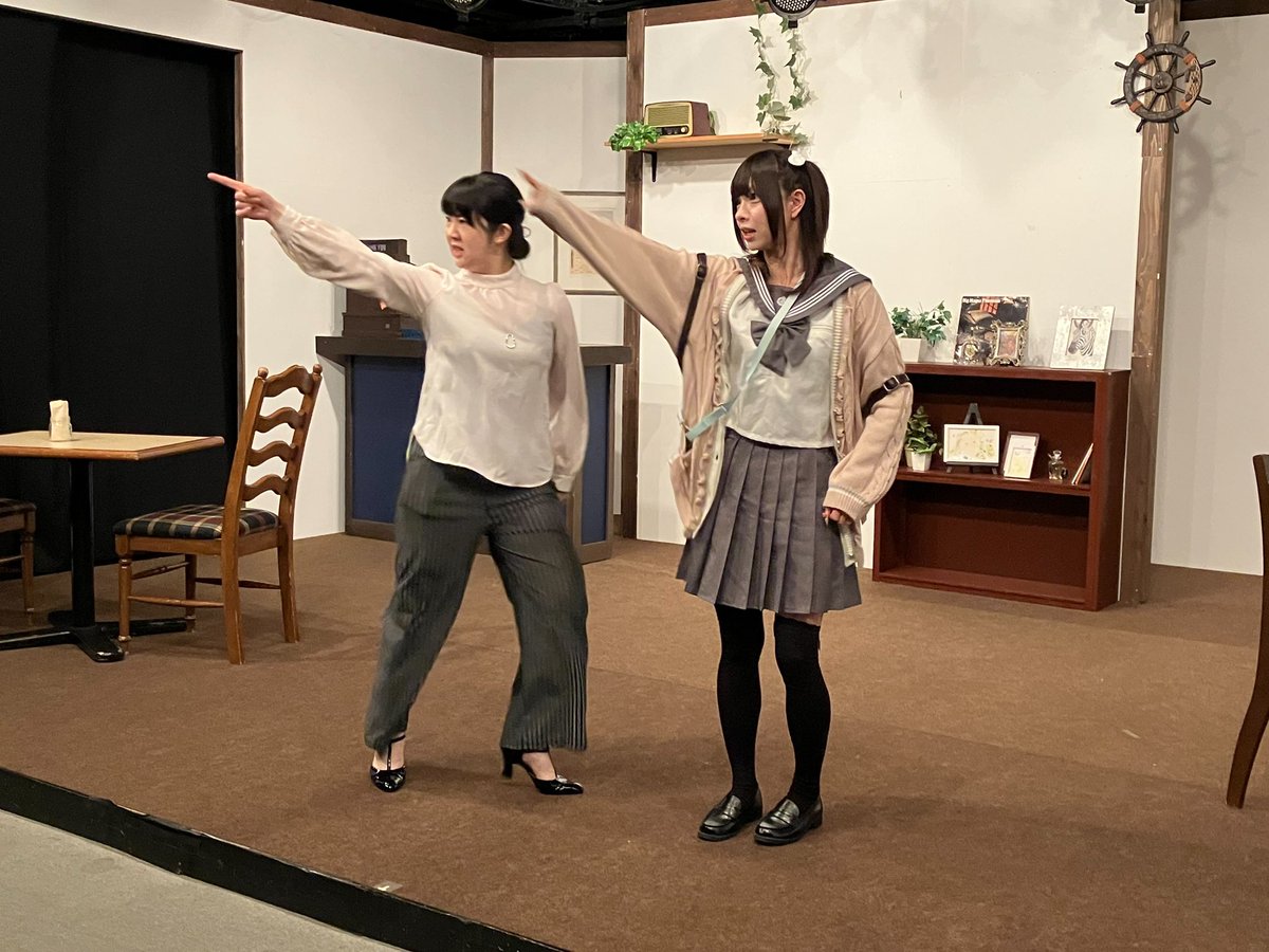 ppellieqq's tweet photo. 6公演目！ありがとうございました！
みんなイキイキとして、いいものになっています！
明日！千秋楽12:00〜まだまだお待ちしています。

本日のエピソード
みさとちゃんは、ネイルを接着剤で強化した。
可愛さにも努力が必要と学んだ。

#新ふれぼ
https://t.co/lix6Oahwhg https://t.co/NyBESVmtzC
