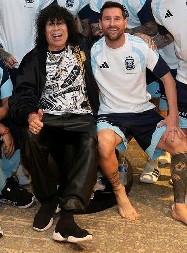 caravaner000's tweet photo. El rey con los reyes 👑👑👑👑 https://t.co/E3fEgQQuEo