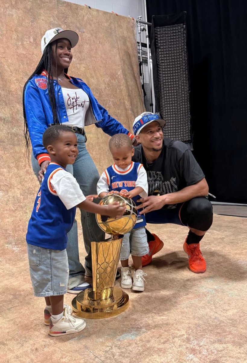 ChelseaFrance's tweet photo. Félicitations à Josh Hart, immense supporter des Blues, qui décroche cette nuit le titre NBA avec les New York Knicks ! 💙🏀 https://t.co/RMyN2WQbAZ