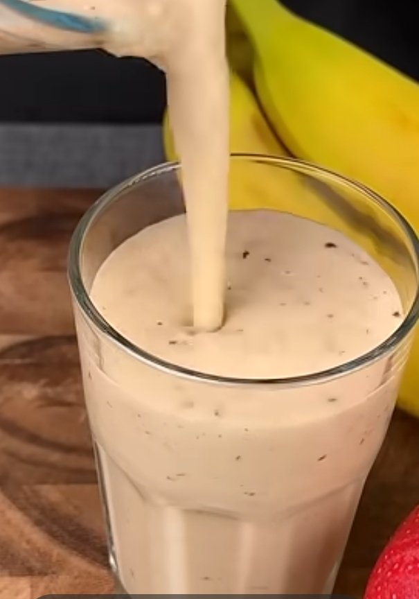 Thonia68343802's tweet photo. Banana,apple,date and honey.This is heavenly.Will you try this smoothie combo? https://t.co/dZeojUZZow