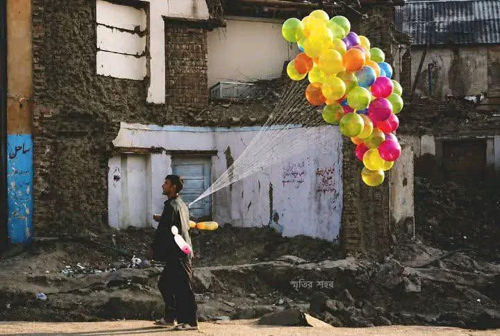 funnistann's tweet photo. when I was a kid .I looked at balloons now I look at the man who selling them💔 https://t.co/afaECMcMyu