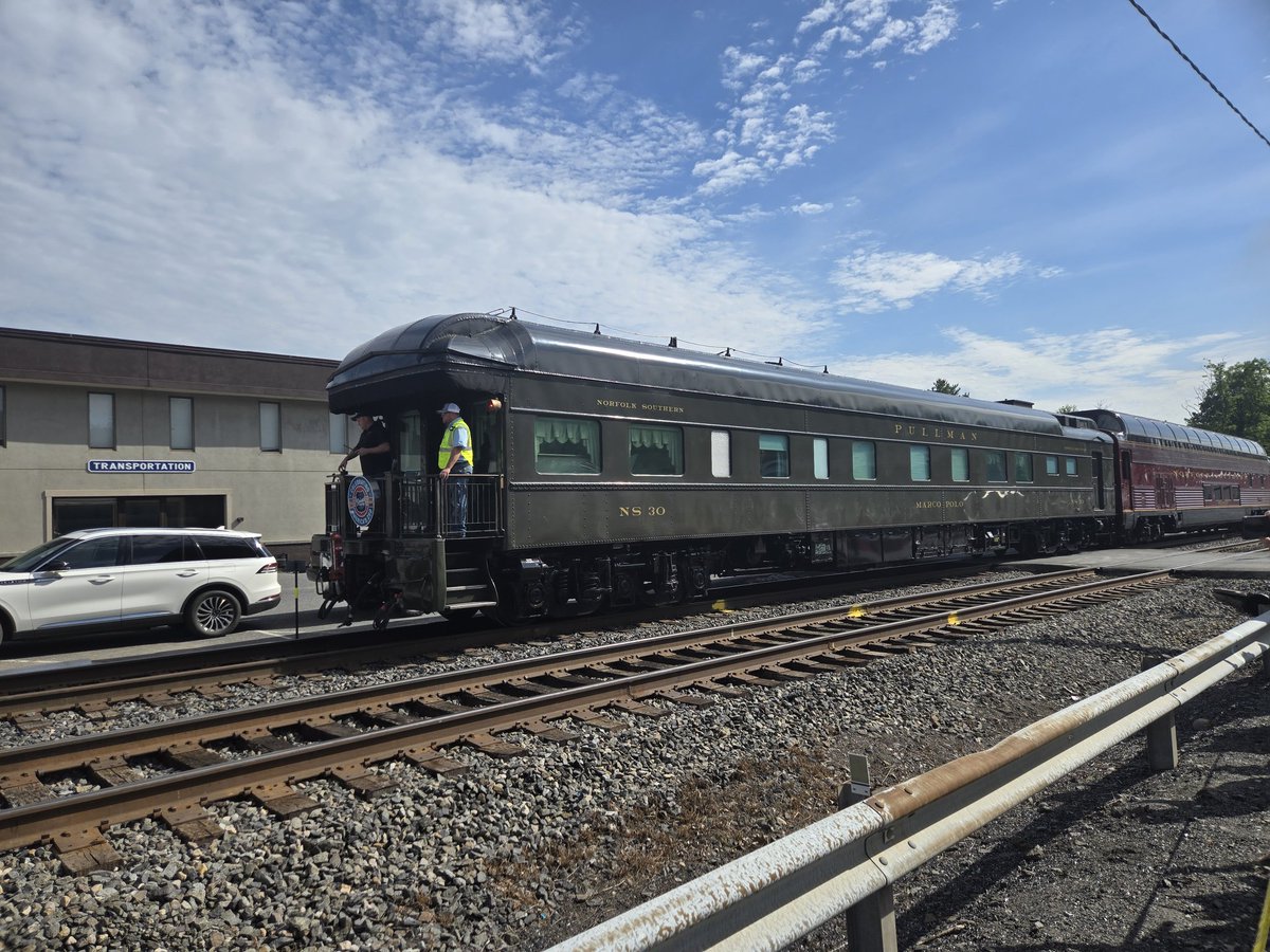 penn6100's tweet photo. Proud to have witnessed this once in a lifetime opportunity with my dad, @UnionPacific 4014 and RBMN 2102 side by side along with the historic Marco Polo Pullman observation car. Not gonna lie, I almost was brought to tears seeing this moment and I'm glad I spent it with my dad. https://t.co/8oNZa2amEh