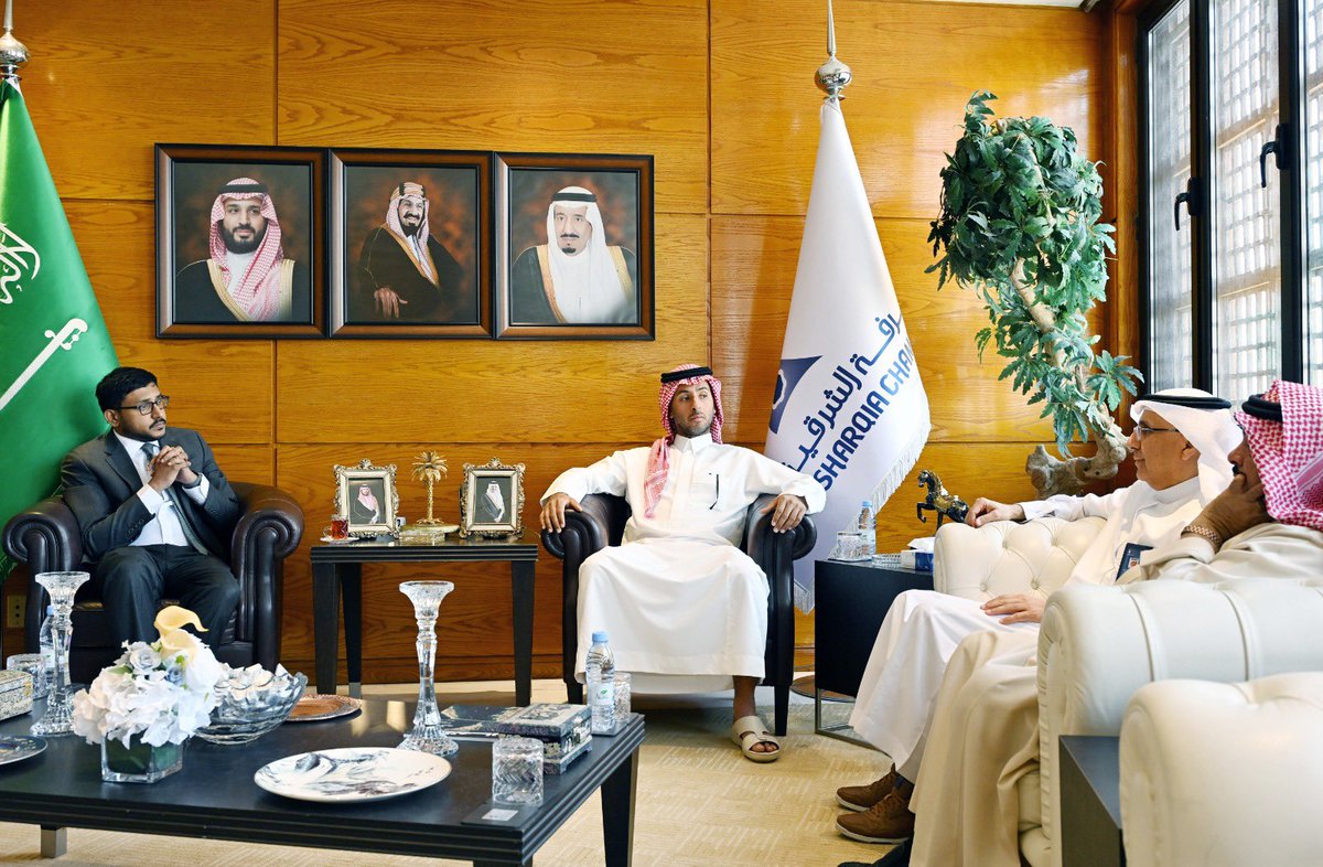 AsharqiaChamber's tweet photo. التقى النائب الأول لرئيس مجلس إدارة #غرفة_الشرقية، حمد بن محمد العمار الخالدي، اليوم الأحد، نائب السفير الهندي لدى المملكة، السيد أبو ماثين جورج، حيث بحثا أوجه التعاون الاقتصادي المشترك. https://t.co/cVqjt3SWhO