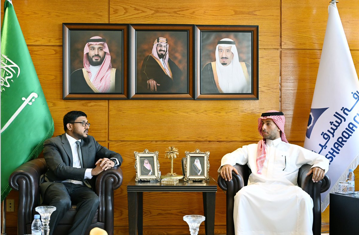 AsharqiaChamber's tweet photo. التقى النائب الأول لرئيس مجلس إدارة #غرفة_الشرقية، حمد بن محمد العمار الخالدي، اليوم الأحد، نائب السفير الهندي لدى المملكة، السيد أبو ماثين جورج، حيث بحثا أوجه التعاون الاقتصادي المشترك. https://t.co/cVqjt3SWhO