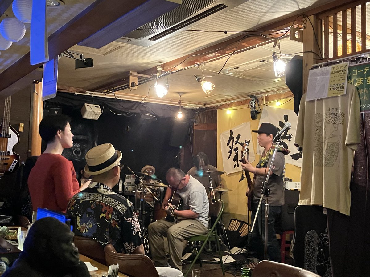 h_heinz's tweet photo. 本日はごりにいました。東京ペッパーズとヘルメッツのツーマン。豪華で贅沢な時間はあっという間で、一瞬にして終わってしまったような気がしました。ずっと楽しかった！　一人ひとりの音が素敵で、それが合わさって集まってるんだから最高に決まってるわけです https://t.co/rG2ykIcgM1