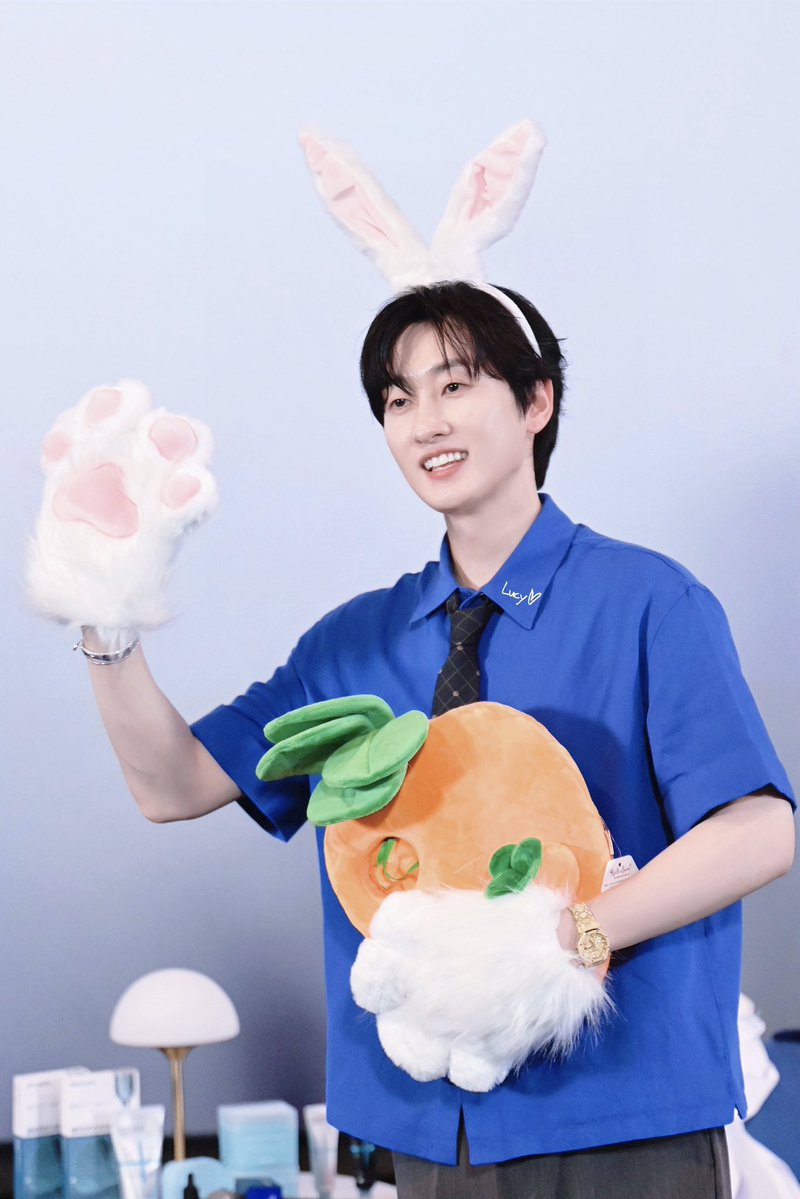 diary1300's tweet photo. 260614 메디힐 Fan Meeting in Hangzhou 

🐰🥕🦷🐰🥕🦷🐰🥕

#은혁 #EUNHYUK #이혁재 #李赫宰 #ウニョク
#슈퍼주니어DnE #SuperJuniorDnE https://t.co/g1nvBqm8KI