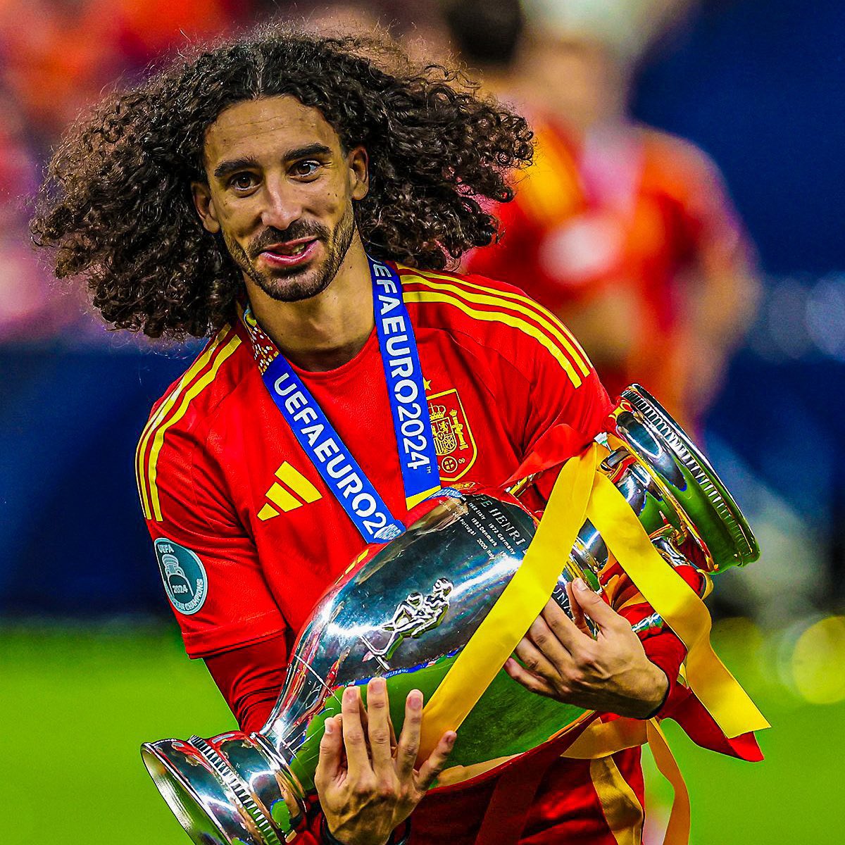 eurofootcom's tweet photo. 🚨🇪🇸 𝐁𝐑𝐄𝐀𝐊𝐈𝐍𝐆 | Marc Cucurella (27) to Real Madrid. HERE WE GO! Verbal agreement reached. He will join the La Liga side after the World Cup from Chelsea, reports @FabrizioRomano. ✅ https://t.co/PcqrAfQj2L
