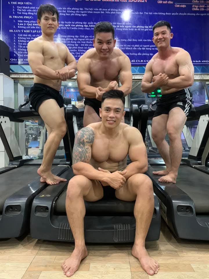 HuyKhanh1197290's tweet photo. Long khánh gym https://t.co/mmiwbbrd8u