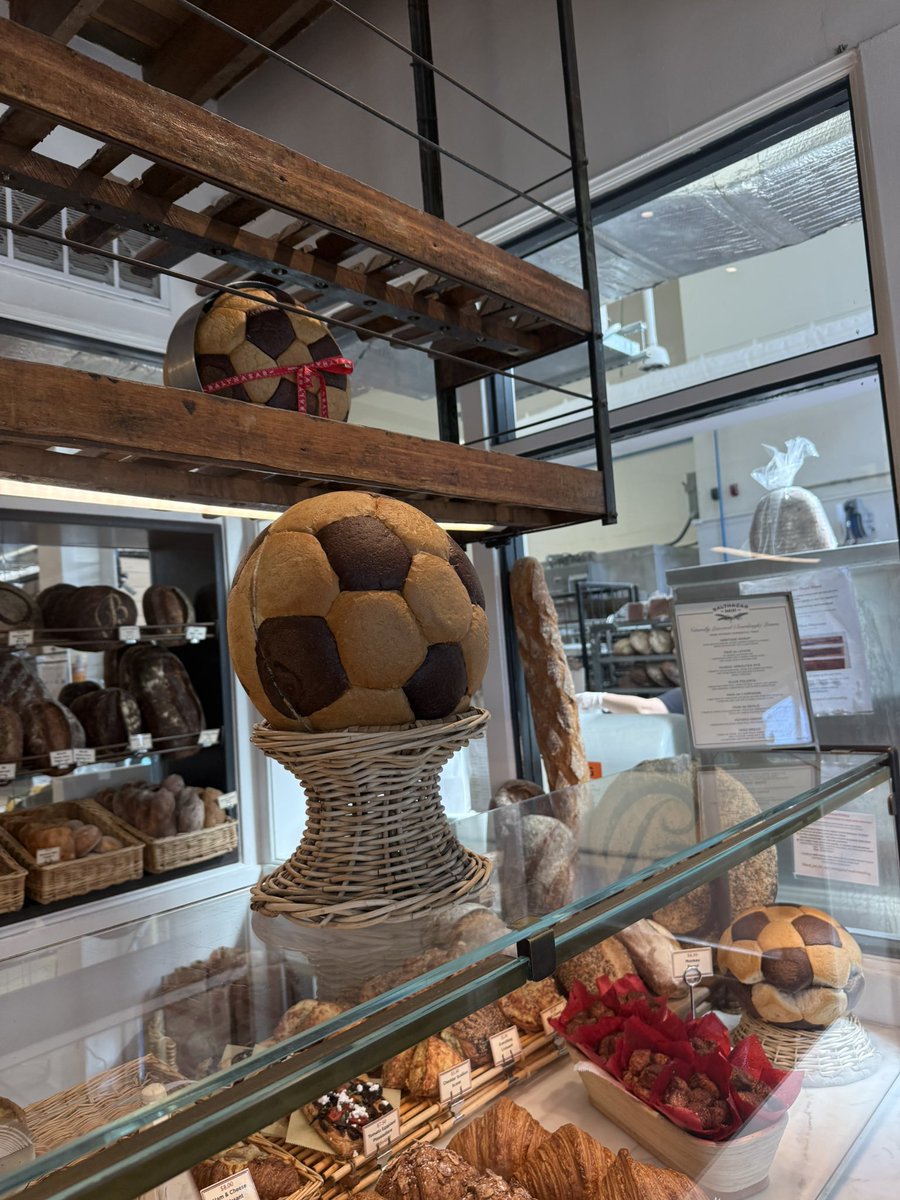 Dee_Harche's tweet photo. ⚽️🏆 FIFA vibes and bakery magic. My favorite bakery never disappoints! ⚽️❤️🍫🥖
#FIFA
#Worldcup
#Balthazarbakery https://t.co/5WqYoYLvR0