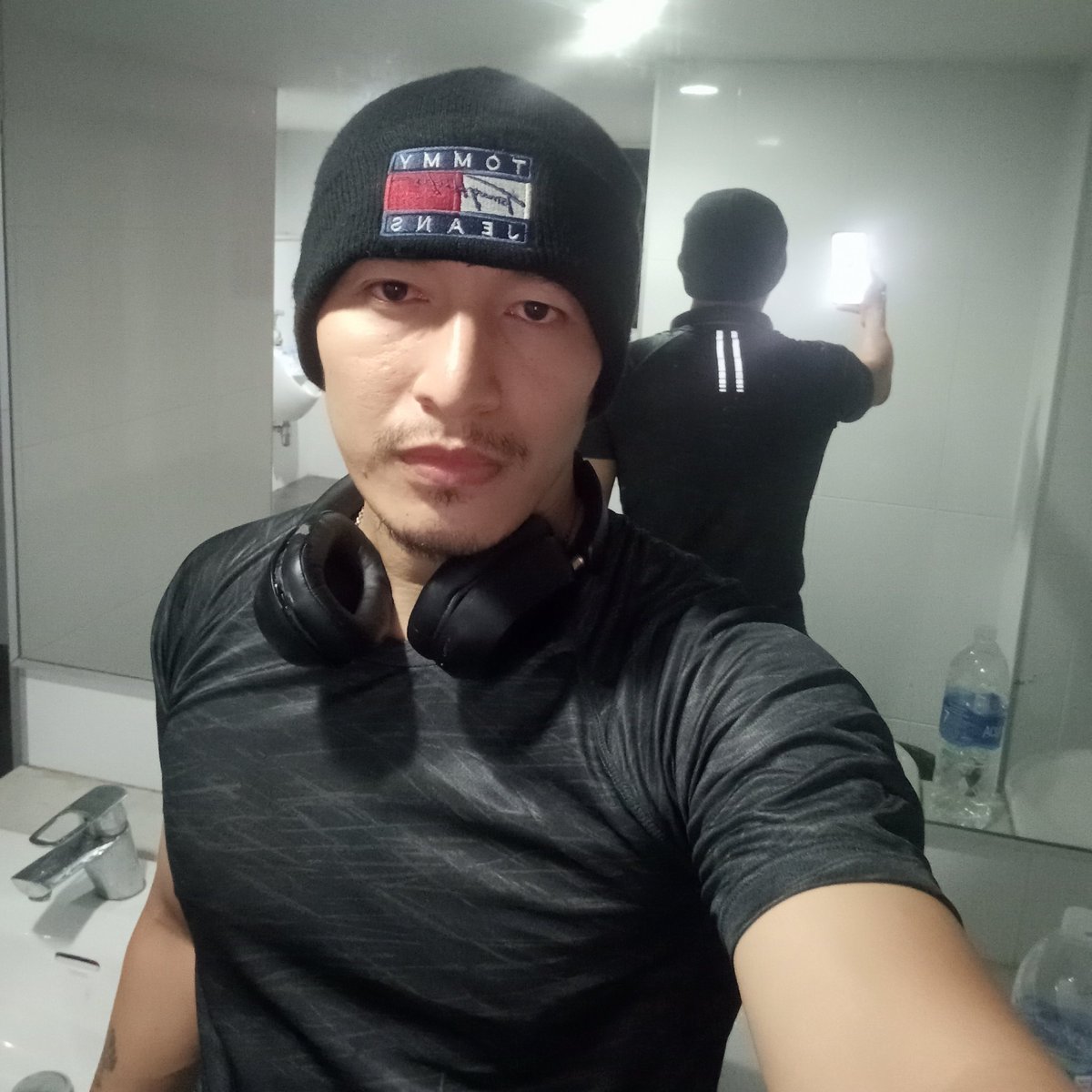 Decha500's tweet photo. นอนไม่หลับ ทำไรดี.. https://t.co/a6MF2qWHGI