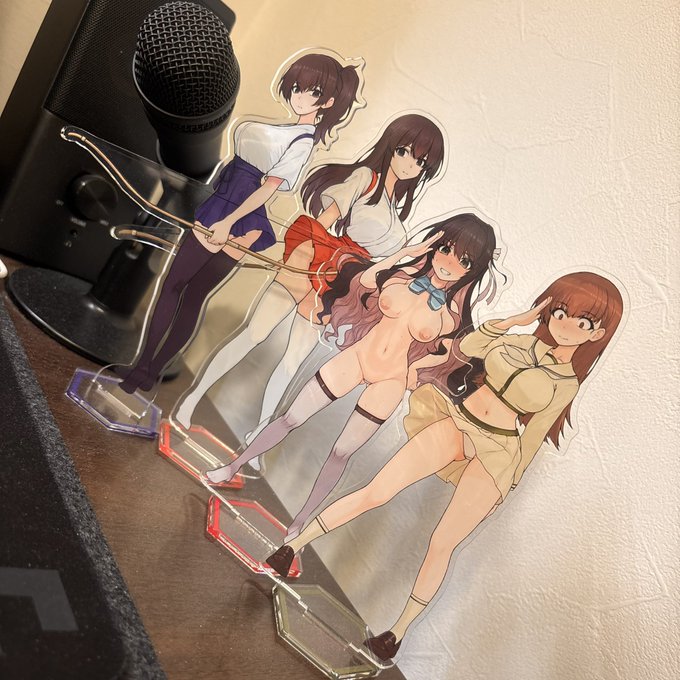 作ったアクスタを並べると長波様だけかわいそう
