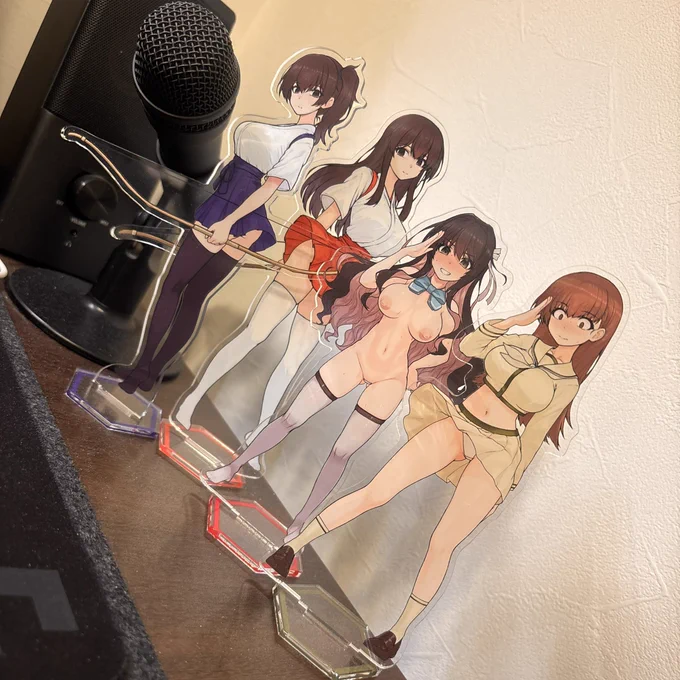 作ったアクスタを並べると長波様だけかわいそう