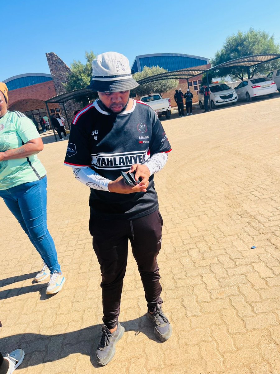 PiperLeshole_'s tweet photo. Some people have fashion sense. Piper has Pirates sense. ❤️🖤⚪️☠️
#pIpErWalePiratEs 
#OnceAlways https://t.co/T2Fvd9OeLQ