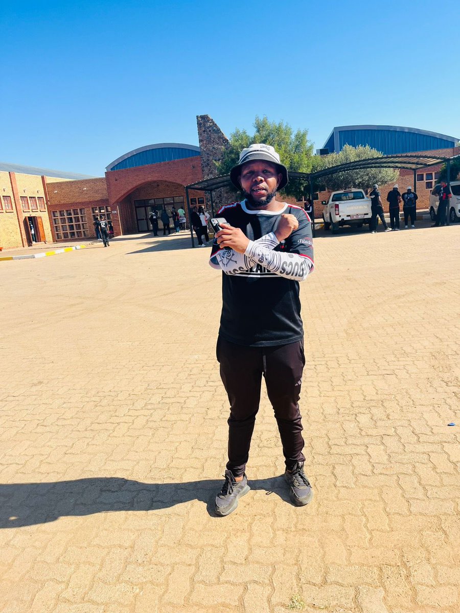 PiperLeshole_'s tweet photo. Some people have fashion sense. Piper has Pirates sense. ❤️🖤⚪️☠️
#pIpErWalePiratEs 
#OnceAlways https://t.co/T2Fvd9OeLQ