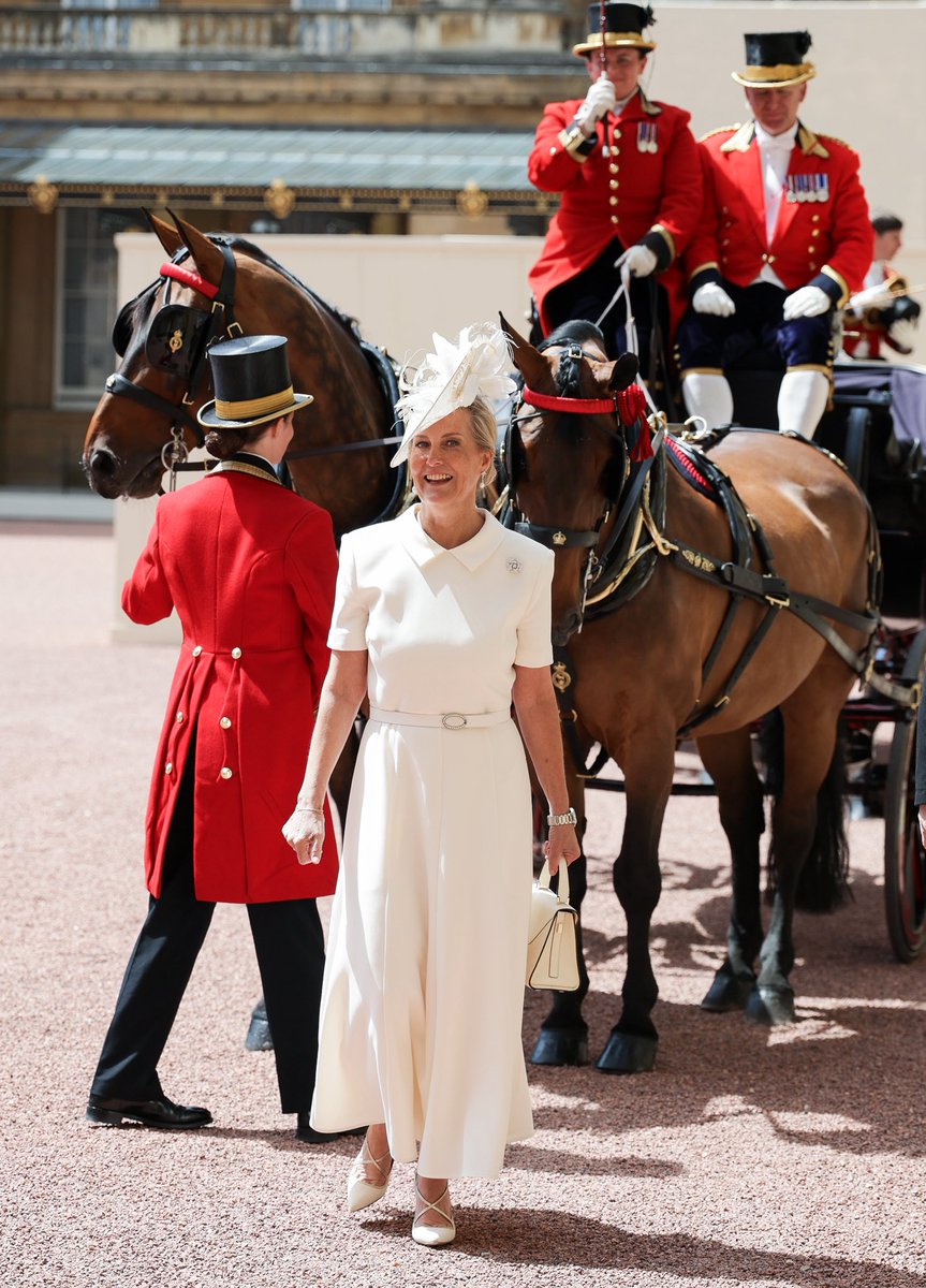 RoyalFamily tweet picture